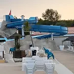 Mobile Les Charmettes 4 Etoiles En Charente Maritime Pres Du Zoo De La Palmyre 8 Personnes Confort 3 2 Salles De Bains 2 Wc Lave Linge Lave Vaisselle Climatisation Bien Situe 別荘