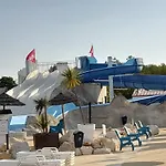Mobile Les Charmettes 4 Etoiles En Charente Maritime Pres Du Zoo De La Palmyre 8 Personnes Confort 3 2 Salles De Bains 2 Wc Lave Linge Lave Vaisselle Climatisation Bien Situe * レ・マトゥ