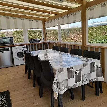 Mobil Les Charmettes 4 Etoiles En Charente Maritime Pres Du Zoo De La Palmyre 8 Personnes Confort 3 2salles De Bains 2 Wc Lave Linge Lave Vaisselle Climatisation Bien Situe 度假居 莱马特