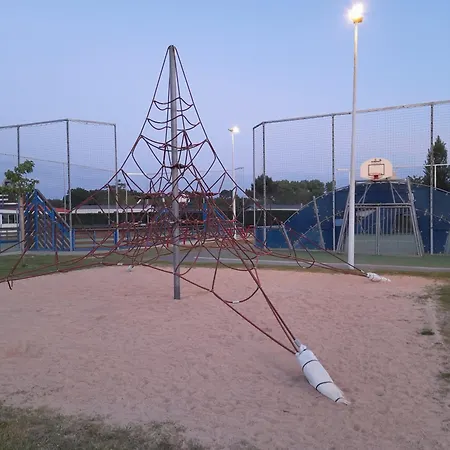 Mobil Les Charmettes 4 Etoiles En Charente Maritime Pres Du Zoo De La Palmyre 8 Personnes Confort 3 2salles De Bains 2 Wc Lave Linge Lave Vaisselle Climatisation Bien Situe