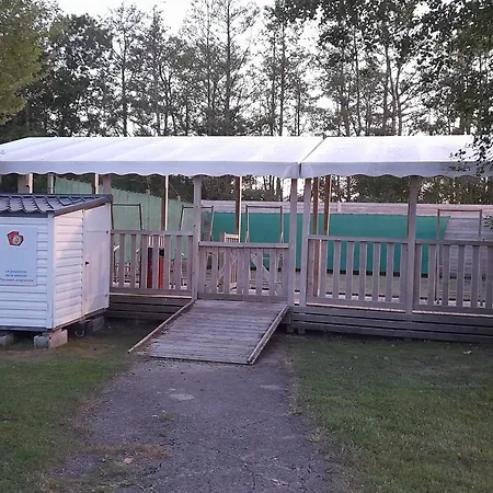 Mobil Les Charmettes 4 Etoiles En Charente Maritime Pres Du Zoo De La Palmyre 8 Personnes Confort 3 2salles De Bains 2 Wc Lave Linge Lave Vaisselle Climatisation Bien Situe 度假居 莱马特