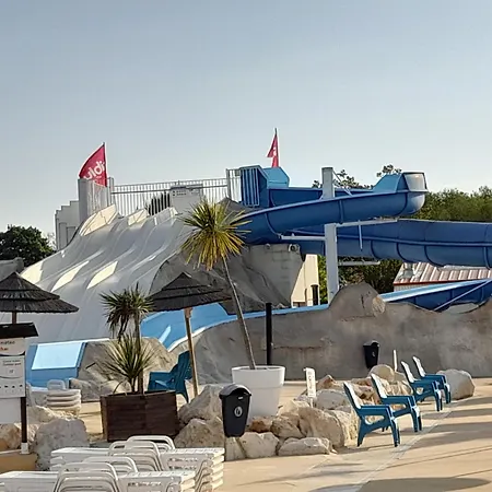 Mobil Les Charmettes 4 Etoiles En Charente Maritime Pres Du Zoo De La Palmyre 8 Personnes Confort 3 2salles De Bains 2 Wc Lave Linge Lave Vaisselle Climatisation Bien Situe * 莱马特