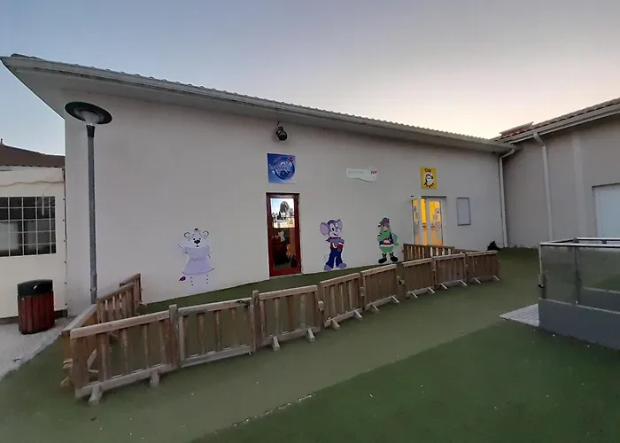 Mobil Les Charmettes 4 étoiles En Charente Maritime Prés Du Zoo De La Palmyre 8 Personnes Confort 3 2salles De Bains 2 Wc Lave Linge Lave Vaisselle Climatisation Bien Situé