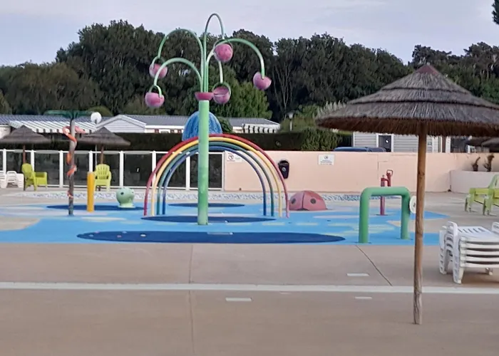 Mobil Les Charmettes 4 étoiles En Charente Maritime Prés Du Zoo De La Palmyre 8 Personnes Confort 3 2salles De Bains 2 Wc Lave Linge Lave Vaisselle Climatisation Bien Situé Les Mathes