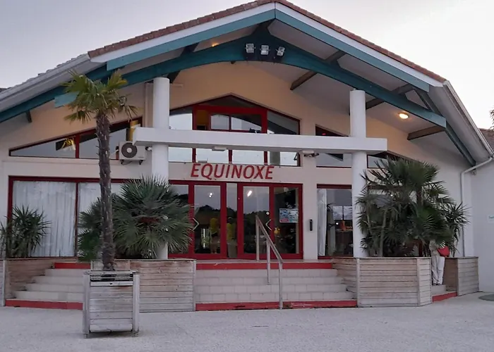 Hébergement de vacances Mobil Les Charmettes 4 étoiles En Charente Maritime Prés Du Zoo De La Palmyre 8 Personnes Confort 3 2salles De Bains 2 Wc Lave Linge Lave Vaisselle Climatisation Bien Situé