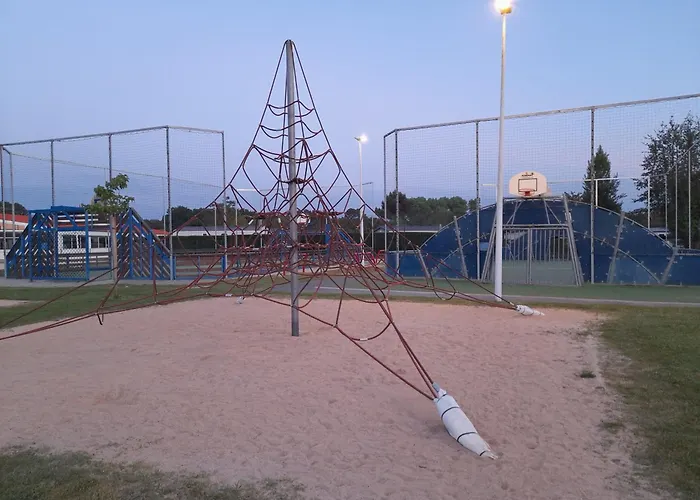 Mobil Les Charmettes 4 étoiles En Charente Maritime Prés Du Zoo De La Palmyre 8 Personnes Confort 3 2salles De Bains 2 Wc Lave Linge Lave Vaisselle Climatisation Bien Situé