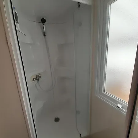 Mobile Les Charmettes 4 Etoiles En Charente Maritime Pres Du Zoo De La Palmyre 8 Personnes Confort 3 2 Salles De Bains 2 Wc Lave Linge Lave Vaisselle Climatisation Bien Situe *