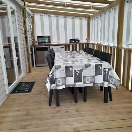 Mobil Les Charmettes 4 Etoiles En Charente Maritime Pres Du Zoo De La Palmyre 8 Personnes Confort 3 2salles De Bains 2 Wc Lave Linge Lave Vaisselle Climatisation Bien Situe Les Mathes