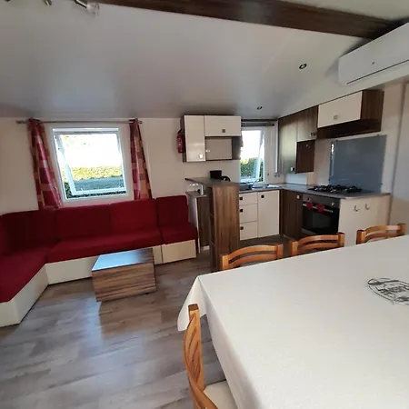 Mobil Les Charmettes 4 Etoiles En Charente Maritime Pres Du Zoo De La Palmyre 8 Personnes Confort 3 2salles De Bains 2 Wc Lave Linge Lave Vaisselle Climatisation Bien Situe Holiday home