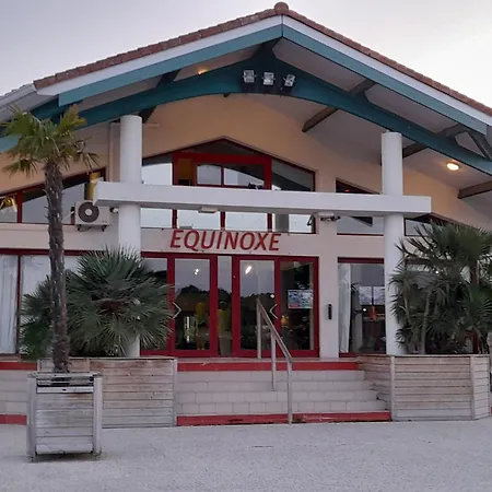 Holiday home Mobil Les Charmettes 4 Etoiles En Charente Maritime Pres Du Zoo De La Palmyre 8 Personnes Confort 3 2salles De Bains 2 Wc Lave Linge Lave Vaisselle Climatisation Bien Situe
