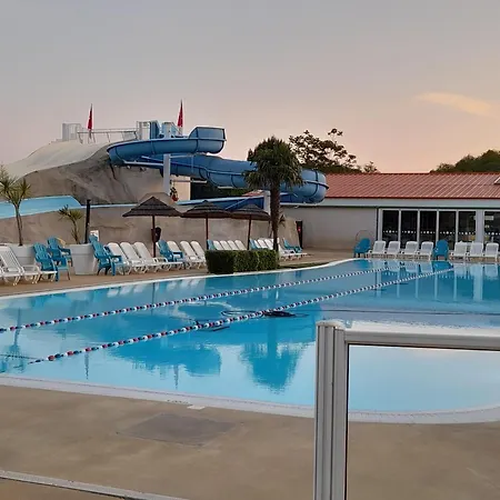 Tatil Evi Mobil Les Charmettes 4 Etoiles En Charente Maritime Pres Du Zoo De La Palmyre 8 Personnes Confort 3 2salles De Bains 2 Wc Lave Linge Lave Vaisselle Climatisation Bien Situe