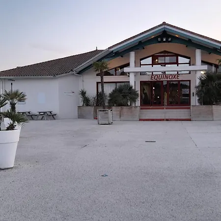 Mobil Les Charmettes 4 Etoiles En Charente Maritime Pres Du Zoo De La Palmyre 8 Personnes Confort 3 2salles De Bains 2 Wc Lave Linge Lave Vaisselle Climatisation Bien Situe